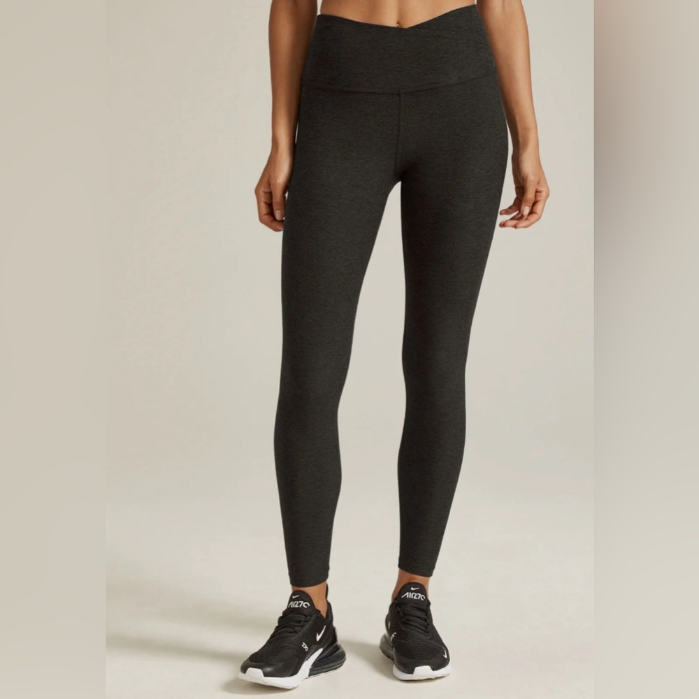 VELVET. BEYOND YOGA High Waisted Midi Legging. Size LARGE. COLOR. BLACK